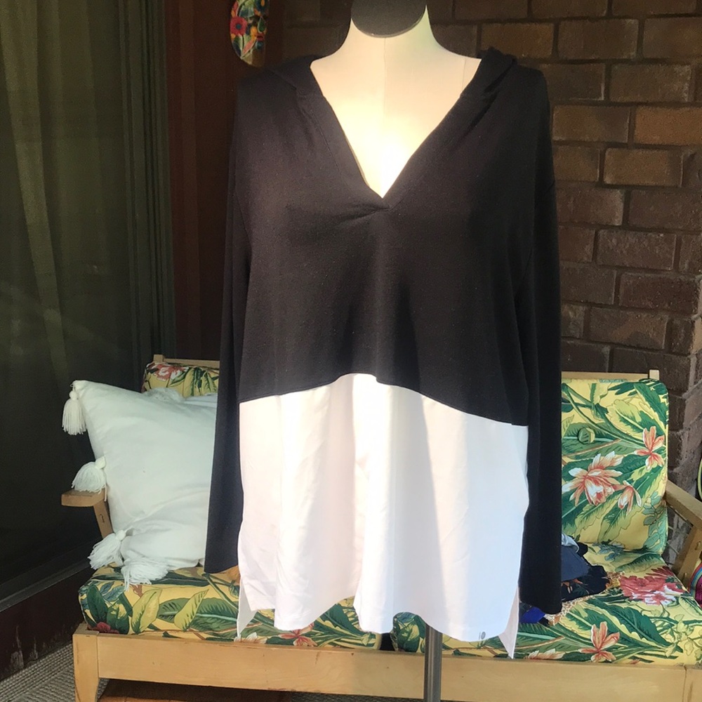 Black and white athleisure set